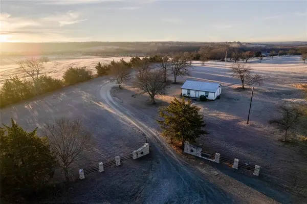 1922 Bethel Cannon Road, Whitewright, TX 75491