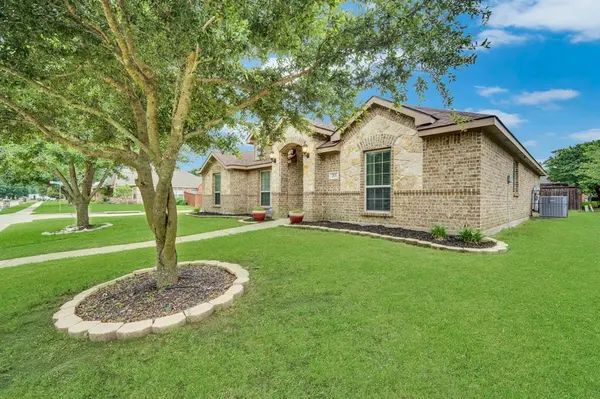 201 Winters Edge Drive, Red Oak, TX 75154