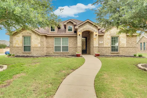 201 Winters Edge Drive, Red Oak, TX 75154