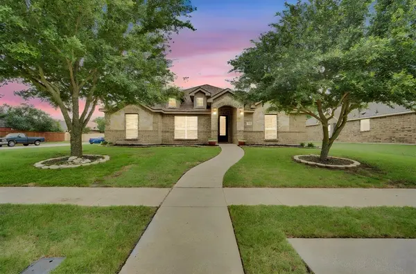 201 Winters Edge Drive, Red Oak, TX 75154