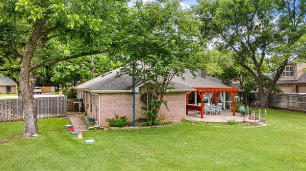 8912 Green Leaves Drive, Granbury, TX 76049