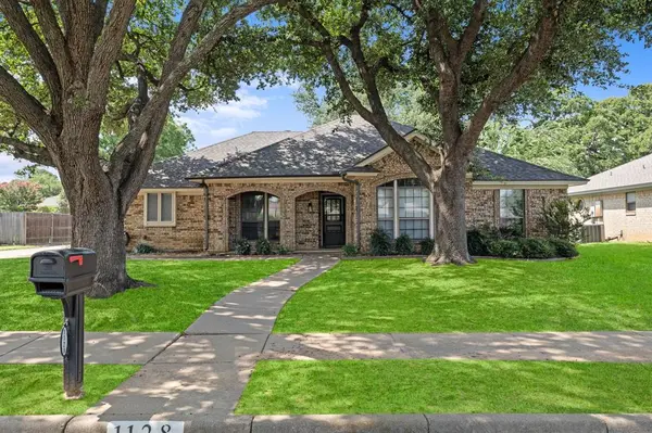 1128 Wingate Drive, Bedford, TX 76021