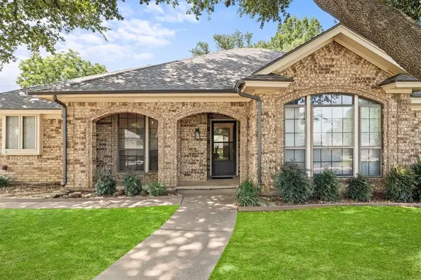 1128 Wingate Drive, Bedford, TX 76021