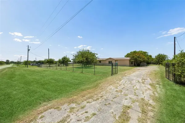 5701 Spring Street, Alvarado, TX 76009