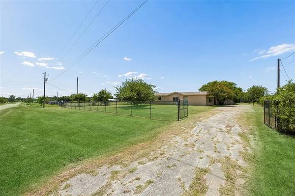 5701 Spring Street, Alvarado, TX 76009