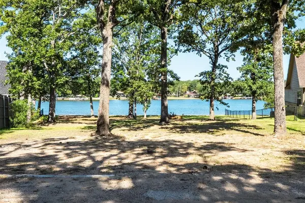 136 Anderson Lane, Mabank, TX 75156