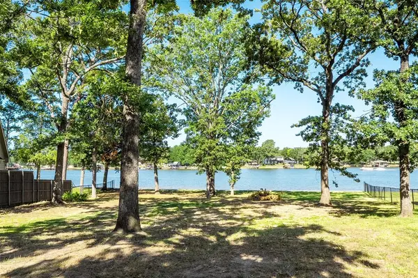 136 Anderson Lane, Mabank, TX 75156