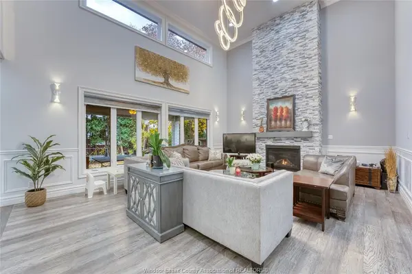 735 CABANA Road West, Windsor, ON N9G 1B5