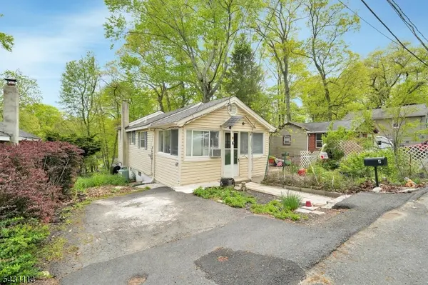 8 Cornell Way, Hopatcong Boro, NJ 07843