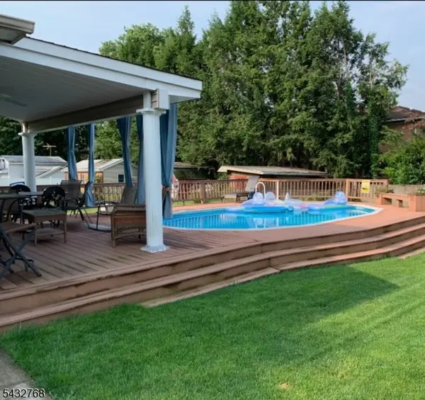 72 Forest Ave, Hawthorne Boro, NJ 07506