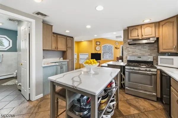 72 Forest Ave, Hawthorne Boro, NJ 07506