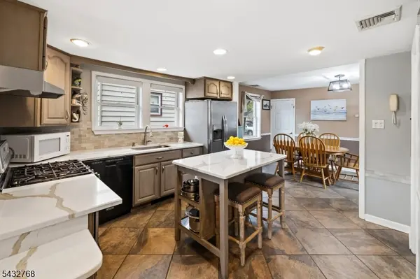 72 Forest Ave, Hawthorne Boro, NJ 07506