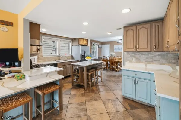 72 Forest Ave, Hawthorne Boro, NJ 07506