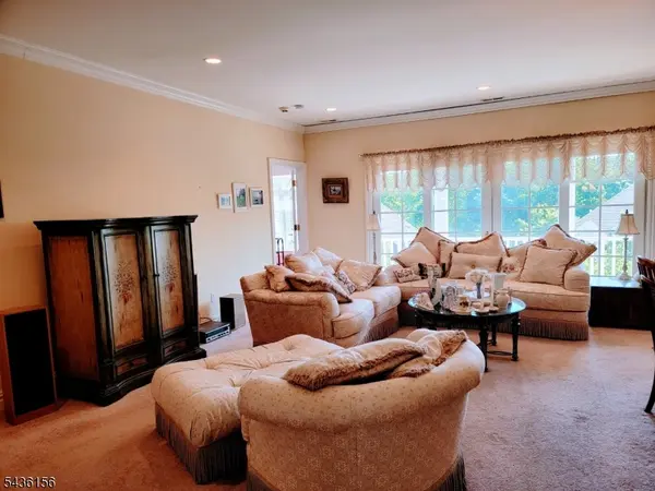 40 Schmidt Cir, Watchung Boro, NJ 07069
