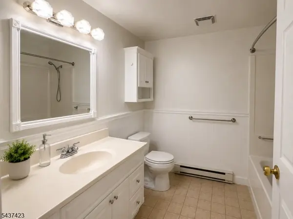 807 Eves Dr 3Q, Hillsborough Twp., NJ 08844