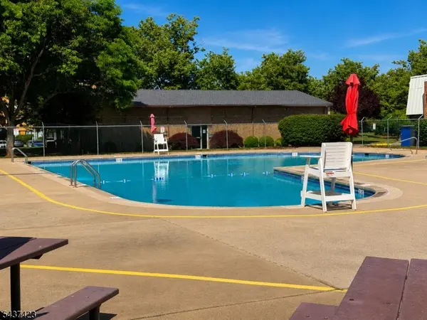 807 Eves Dr 3Q, Hillsborough Twp., NJ 08844