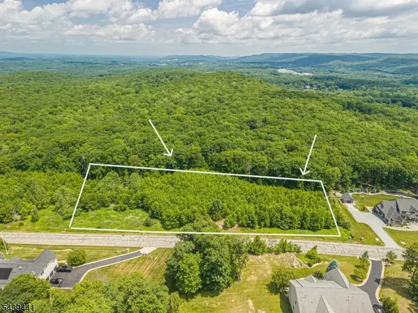 18 Triple Crown Dr, Sparta Twp., NJ 07871