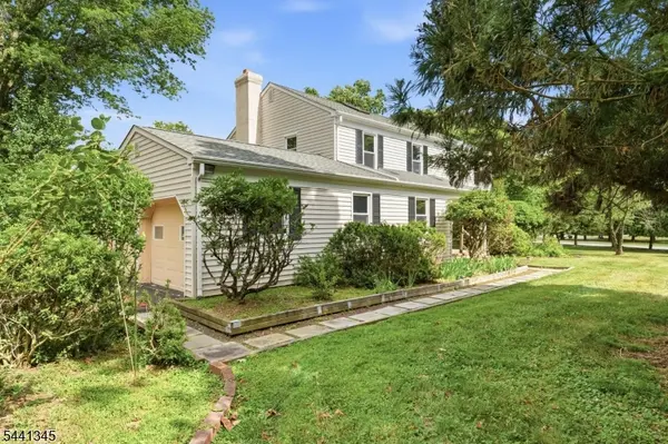 102 Robin Way, Readington Twp., NJ 08853