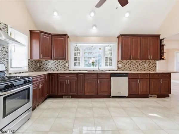 95 Sycamore Ave, Livingston Twp., NJ 07039