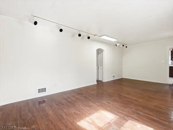 95 Sycamore Ave, Livingston Twp., NJ 07039