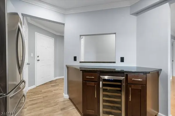 37 Amethyst Ln, Paterson City, NJ 07501