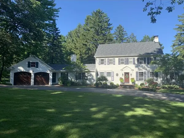 260 Lakeside DR SE, East Grand Rapids, MI 49506