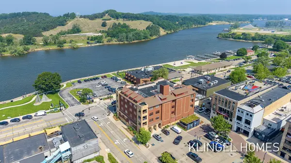 22 S Harbor DR #202, Grand Haven City, MI 49417