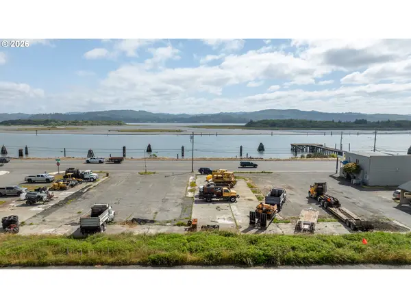1685 N BAYSHORE DR, Coos Bay, OR 97420