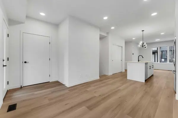 83 Arbour Lake CT NW, Calgary, AB T3G 0H6