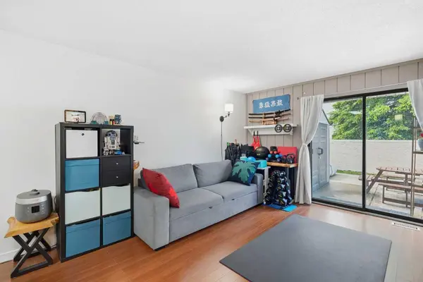 3500 Varsity DR NW #411, Calgary, AB T2L 1Y3