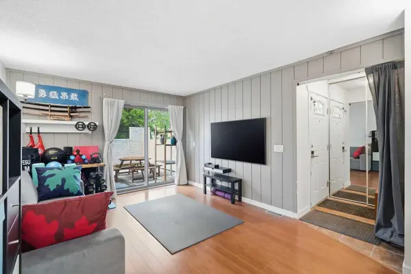 3500 Varsity DR NW #411, Calgary, AB T2L 1Y3
