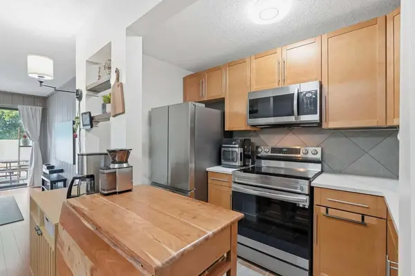 3500 Varsity DR NW #411, Calgary, AB T2L 1Y3