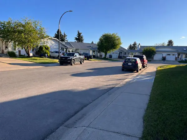 20 Cosgrove Close, Red Deer, AB T4P 3N5