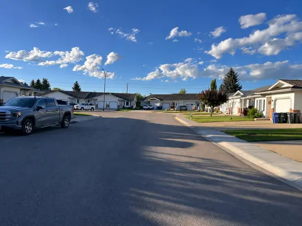 20 Cosgrove Close, Red Deer, AB T4P 3N5
