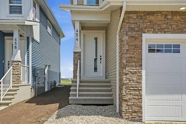 454 Kinniburgh LOOP, Chestermere, AB T1X 3C2