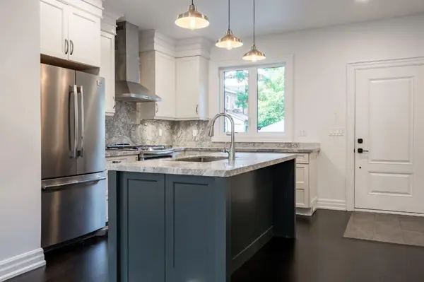 7 Louise AVE, Toronto C03, ON M6C 1E3