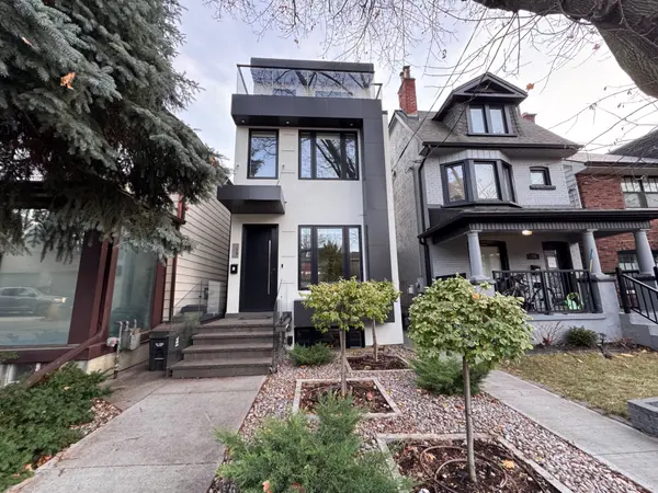 17 Hocken AVE, Toronto C02, ON M6G 2K1