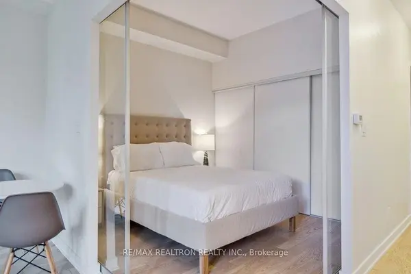 17 Dundonald ST #306, Toronto C08, ON M4Y 1K3