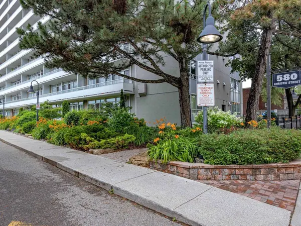 580 Christie ST #302, Toronto C02, ON M6G 3E3