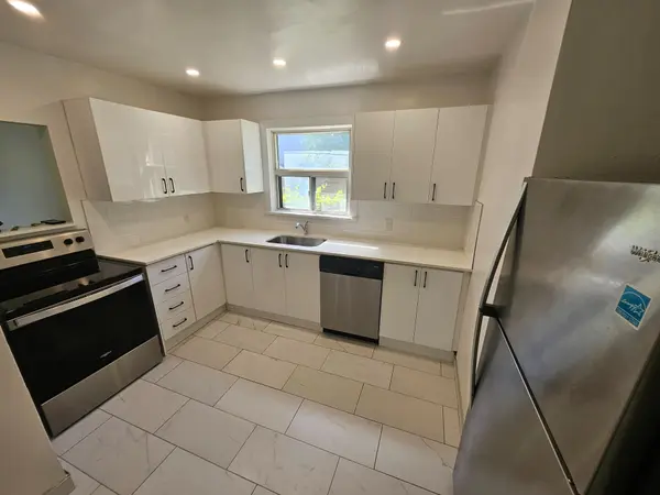450 Arlington AVE #4, Toronto C03, ON M6C 3A2