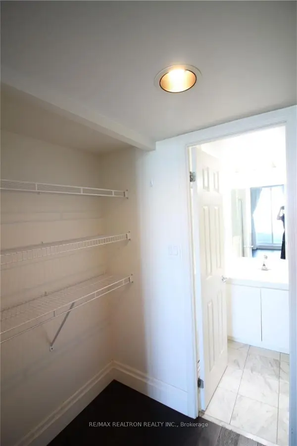 230 Queens Quay W #825, Toronto C01, ON M5J 2Y7