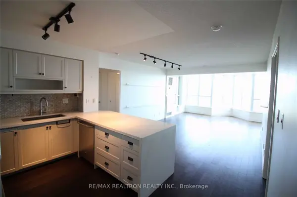 230 Queens Quay W #825, Toronto C01, ON M5J 2Y7