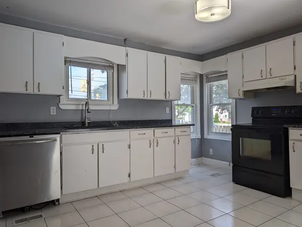 1478 Simcoe ST N, Oshawa, ON L1G 4X7