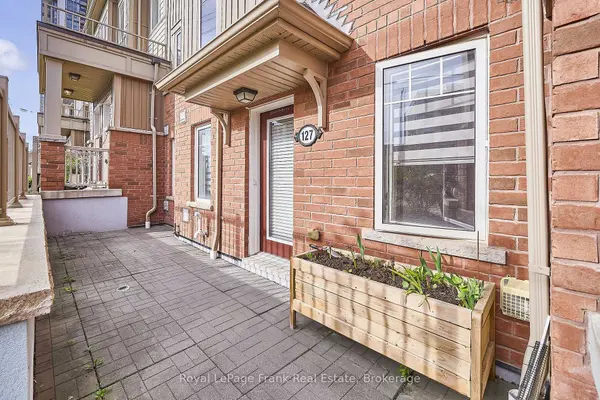 2500 Hill Rise CT #127, Oshawa, ON L1L 0M6