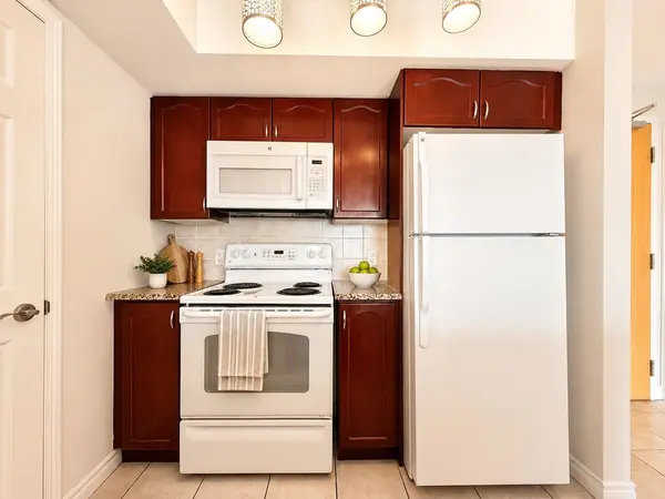 68 Grangeway AVE #908, Toronto E09, ON M1H 0A1