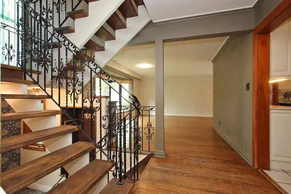 38 Christman CT, Markham, ON L3P 3C8