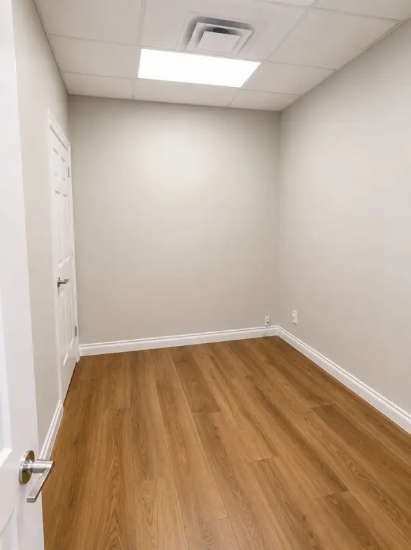 80 Regina RD #21, Vaughan, ON L4L 8M5