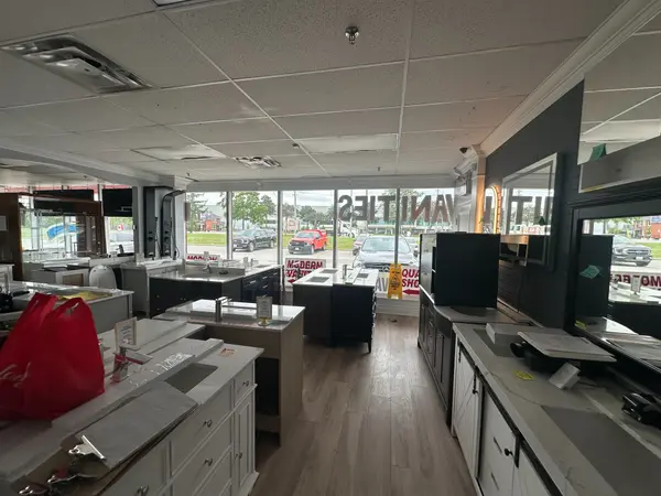 201 Millway AVE #7, Vaughan, ON L4K 4K9