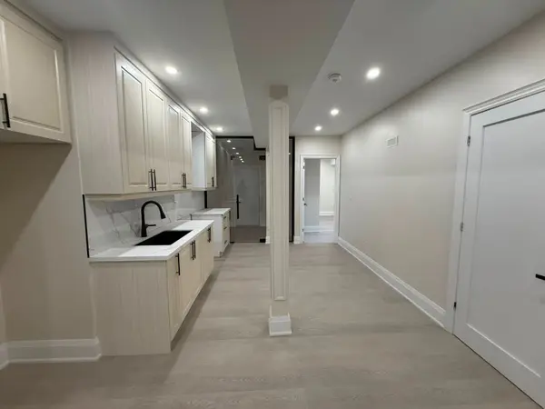 2 Chesney CRES #A, Vaughan, ON L4H 4A7