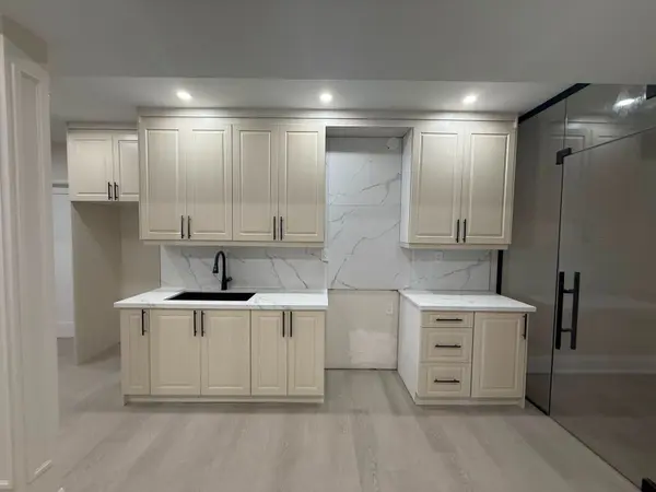 2 Chesney CRES #A, Vaughan, ON L4H 4A7